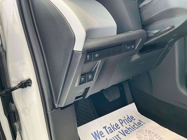 Used 2025 Toyota Sienna XLE FWD image 17