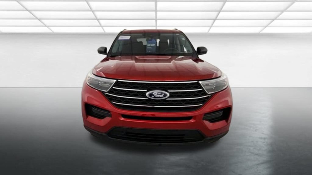 Certified 2024 Ford Explorer XLT AWD/4WD image 2