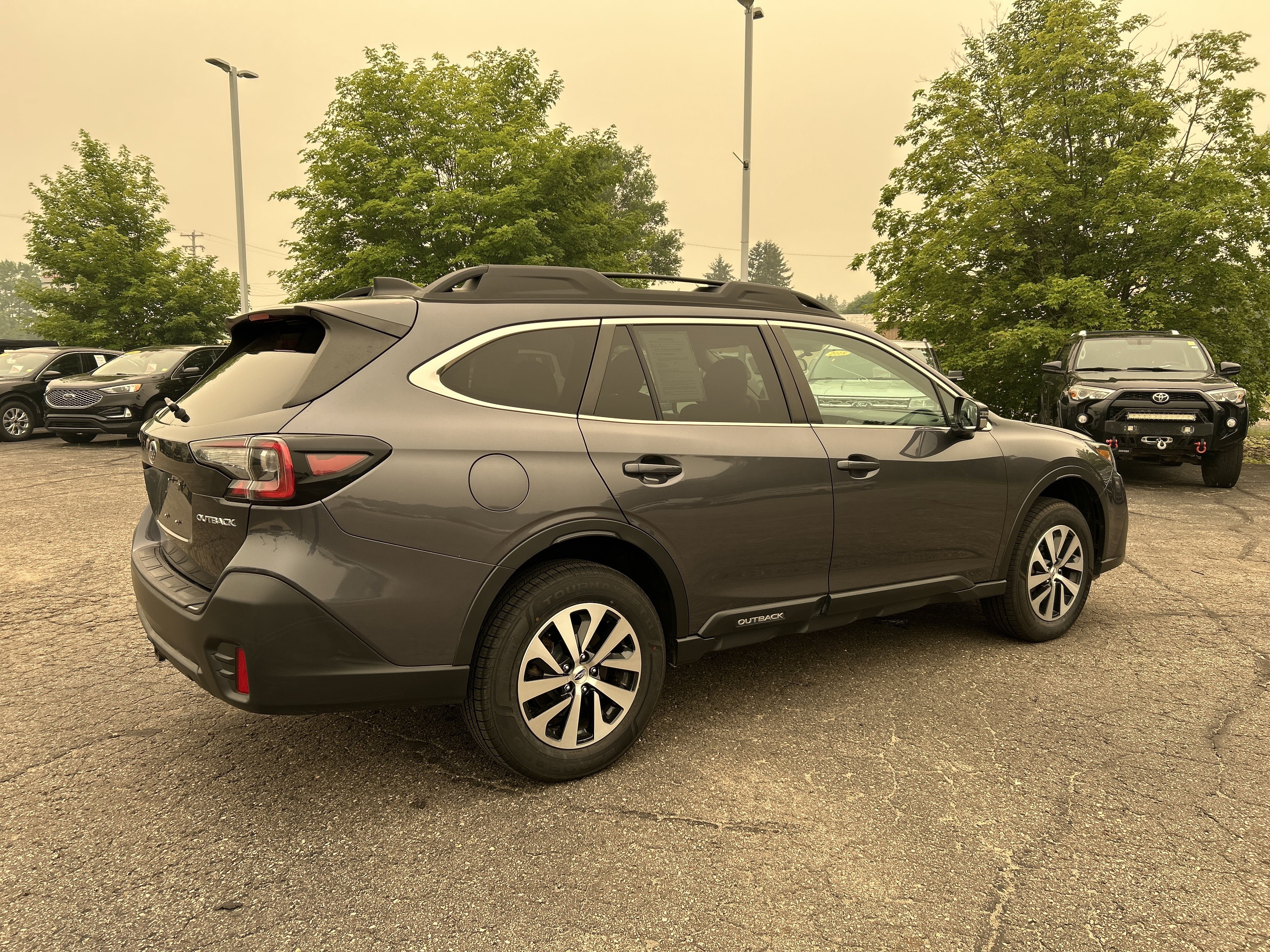 Used 2022 Subaru Outback Premium AWD/4WD image 3