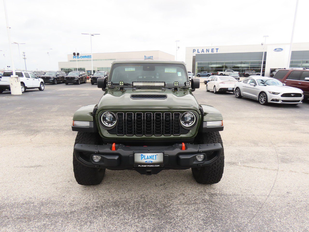Used 2024 Jeep Gladiator Mojave AWD/4WD image 5