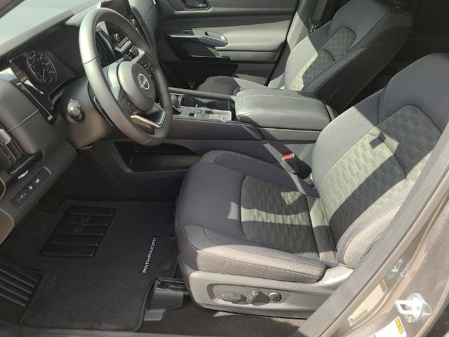 Used 2025 Nissan Pathfinder SV FWD image 23