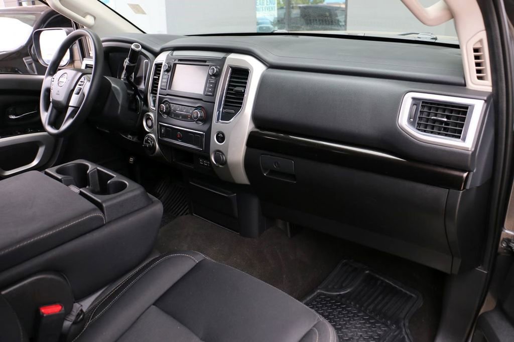 Used 2019 Nissan Titan SV AWD/4WD image 31