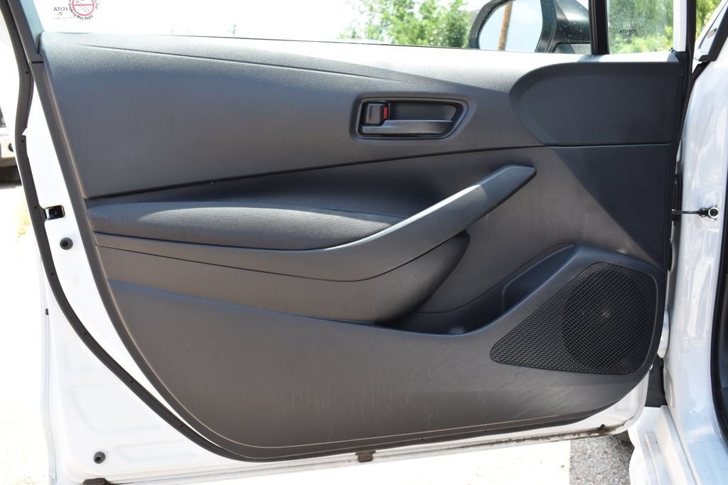Used 2025 Toyota Corolla LE FWD image 8