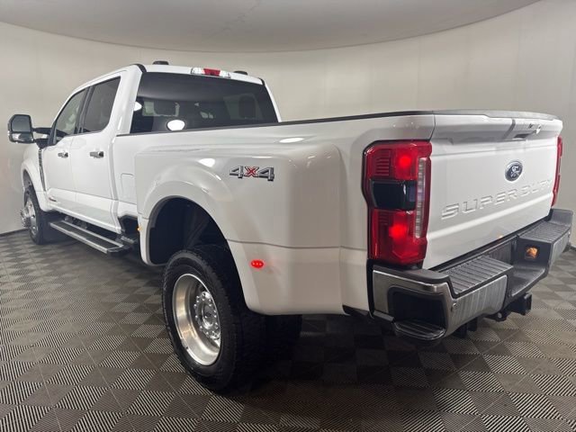 Certified 2025 Ford F450 Lariat w/ Chrome Package image 3