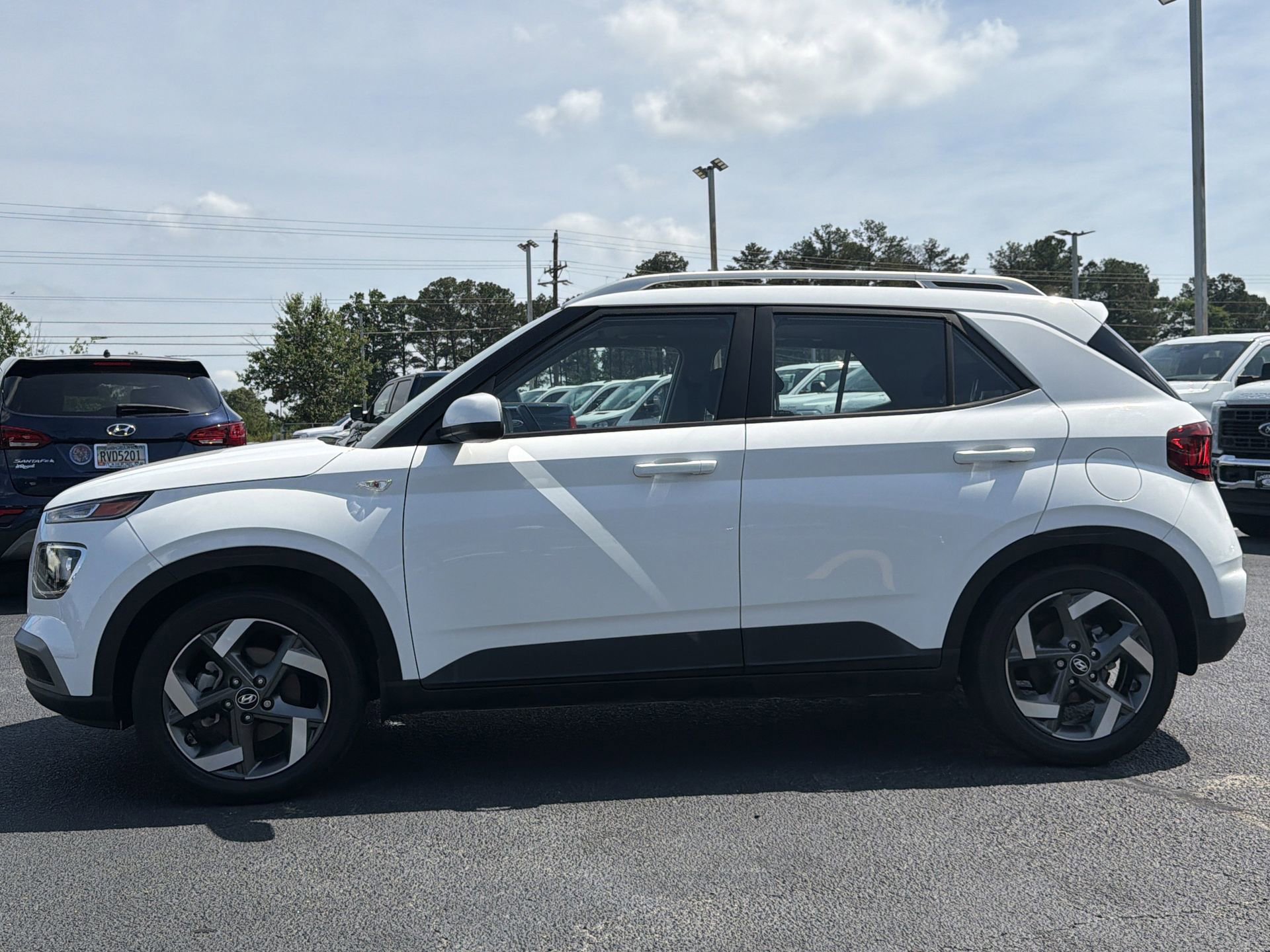 Used 2023 Hyundai Venue SEL FWD image 22