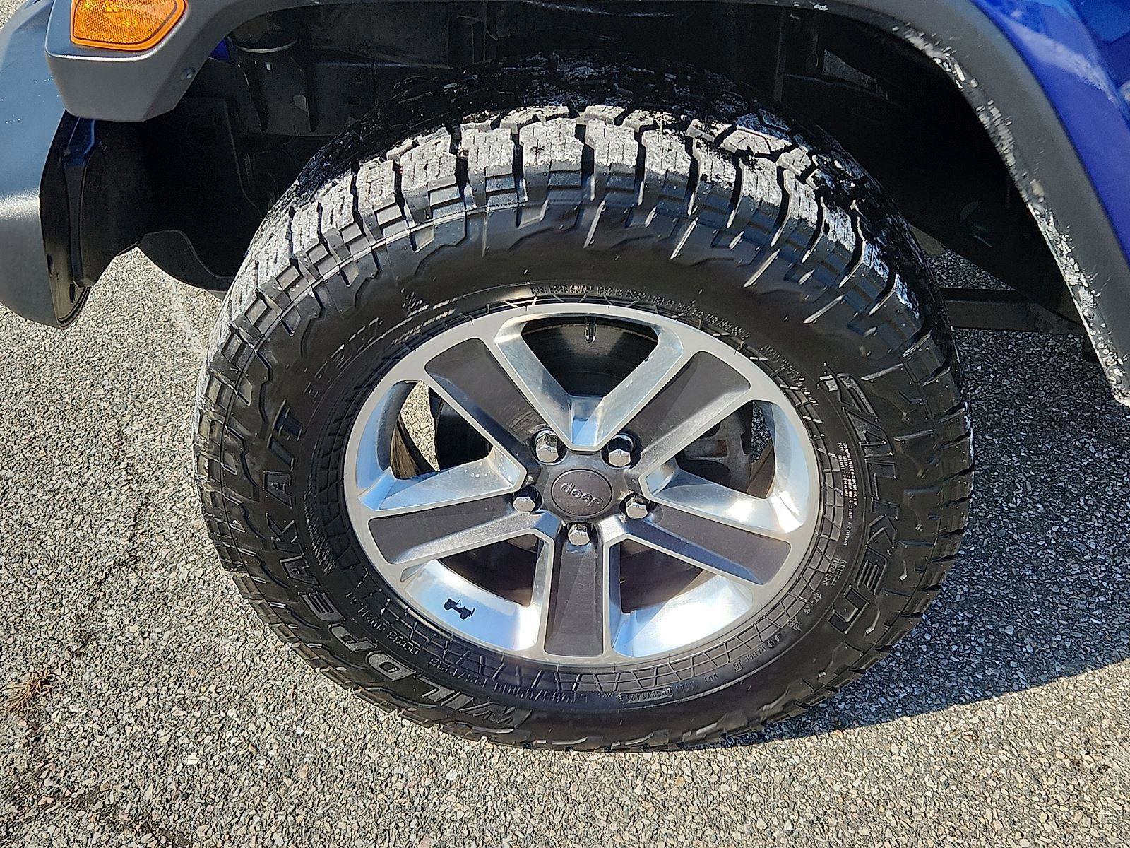 Used 2018 Jeep Wrangler Unlimited Sahara image 9