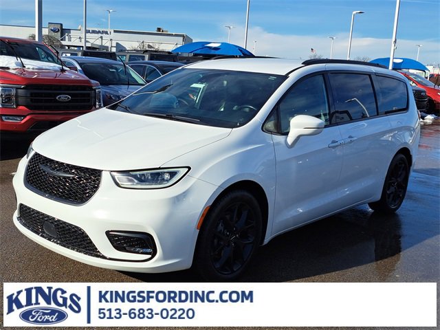 Used 2021 Chrysler Pacifica Touring-L w/ Uconnect Theater Family Group