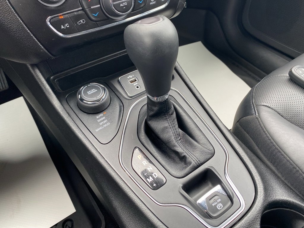 Used 2021 Jeep Cherokee Latitude Lux w/ Comfort/Convenience Group image 32