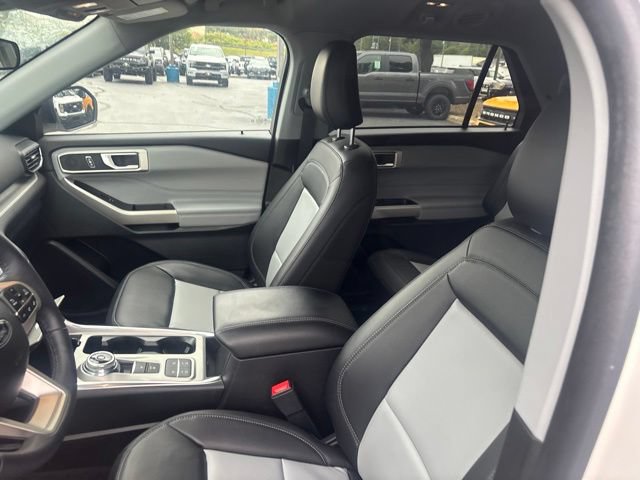 Certified 2023 Ford Explorer XLT w/ Equipment Group 202A RWD image 16