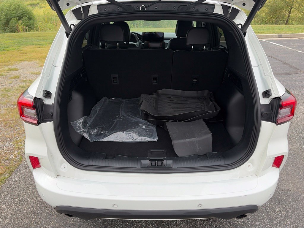 Certified 2024 Ford Escape ST-Line AWD/4WD image 6