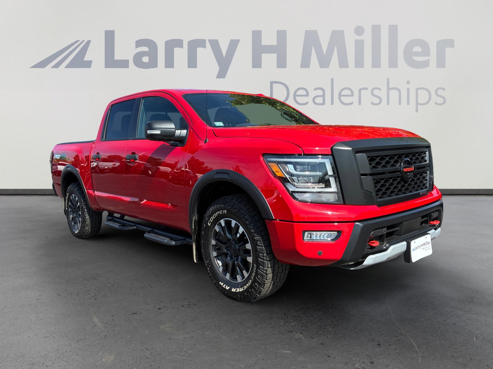 Used 2021 Nissan Titan PRO-4X w/ Pro-4x Convenience Package AWD/4WD image 7