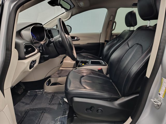 Used 2024 Chrysler Pacifica Touring-L FWD image 22