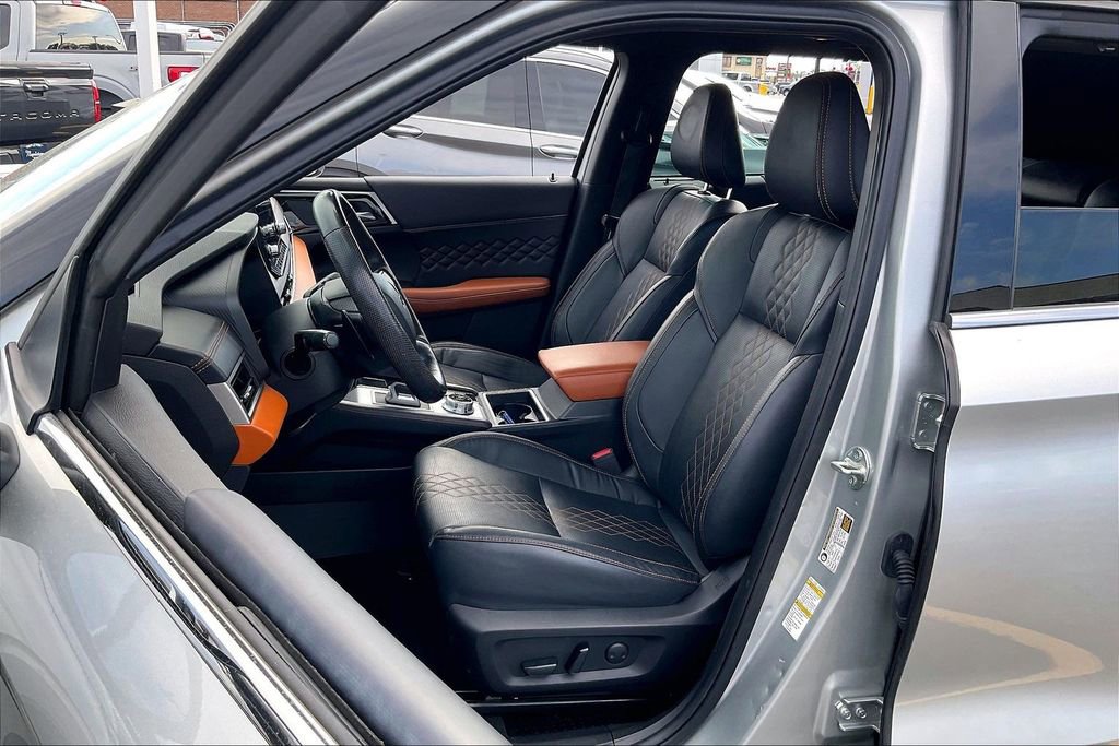 Used 2023 Mitsubishi Outlander SEL AWD/4WD image 24