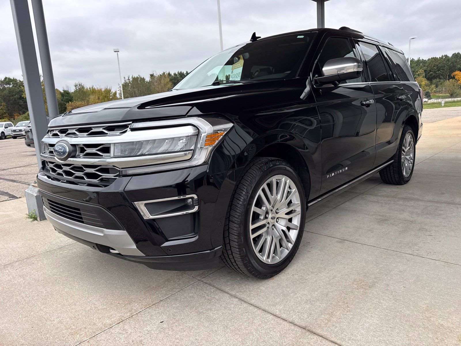 Certified 2024 Ford Expedition Platinum AWD/4WD image 3