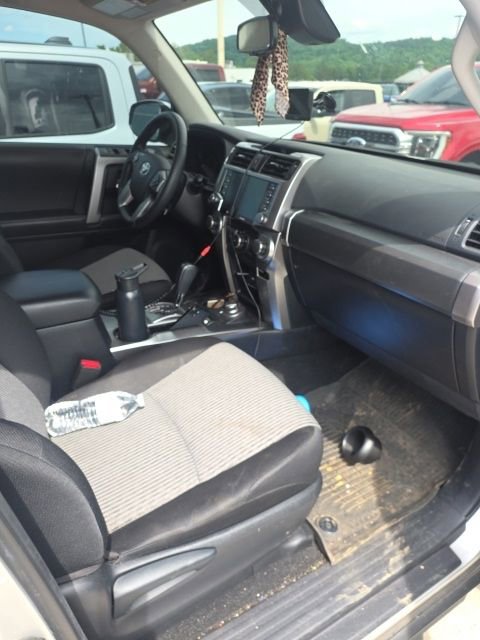 Used 2022 Toyota 4Runner SR5 AWD/4WD image 28