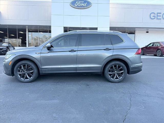 Used 2023 Volkswagen Tiguan SE w/ Panoramic Sunroof Package FWD image 7