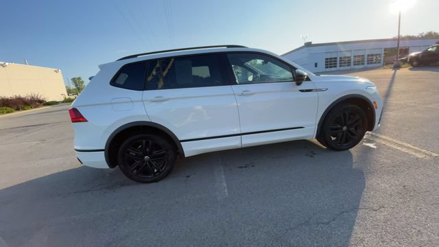 Used 2022 Volkswagen Tiguan SE R-Line AWD/4WD image 9