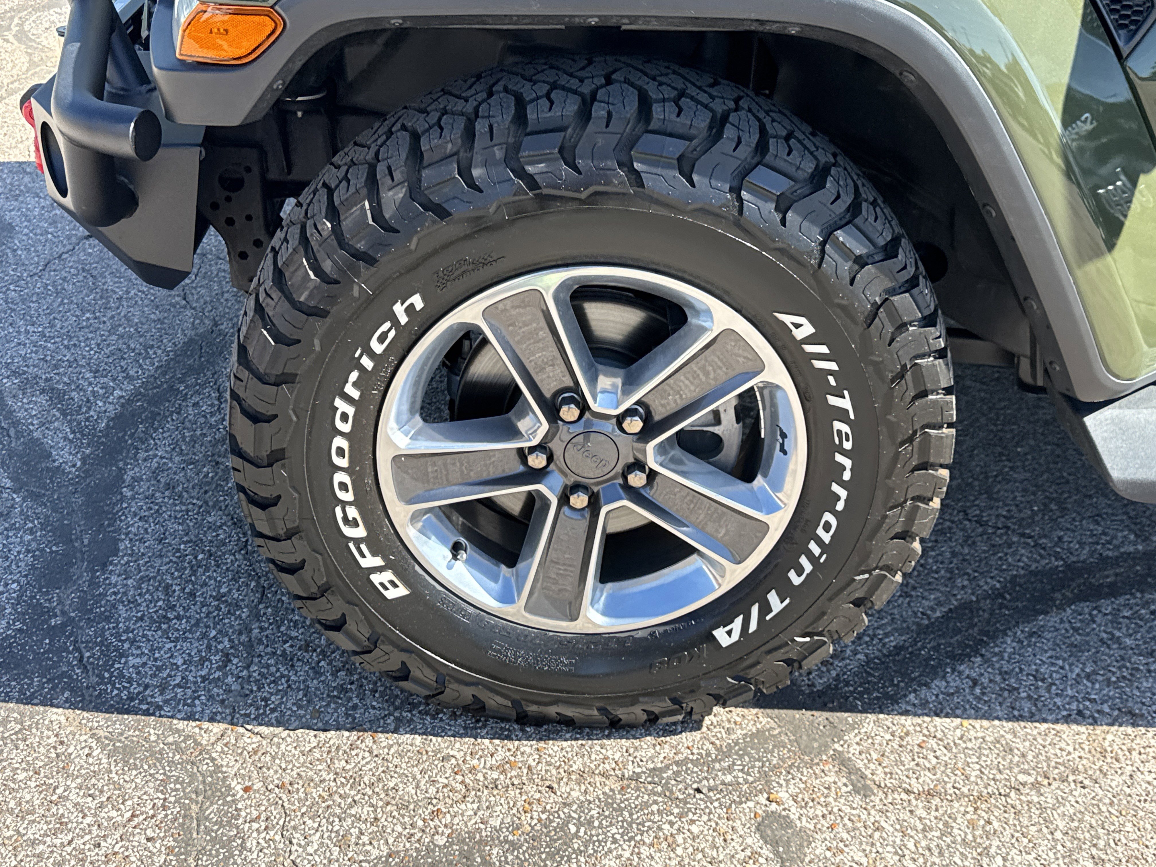 Used 2021 Jeep Wrangler Unlimited Sahara AWD/4WD image 9