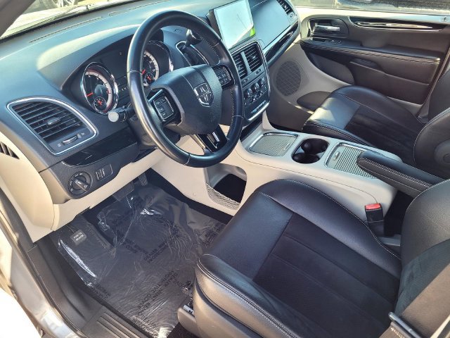 Used 2017 Dodge Grand Caravan SXT FWD image 10