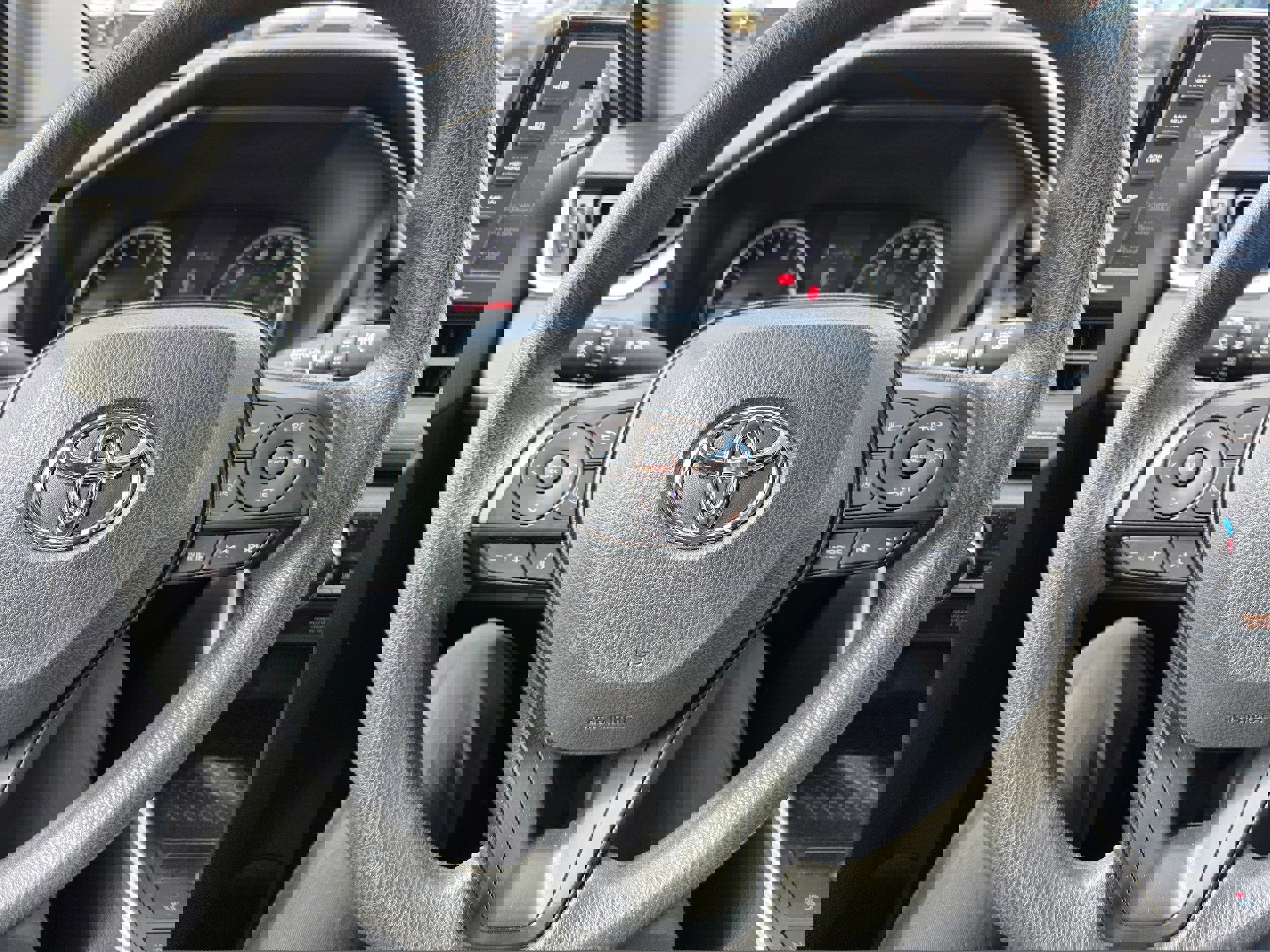 Used 2020 Toyota RAV4 XLE w/ Convenience Package AWD/4WD image 12