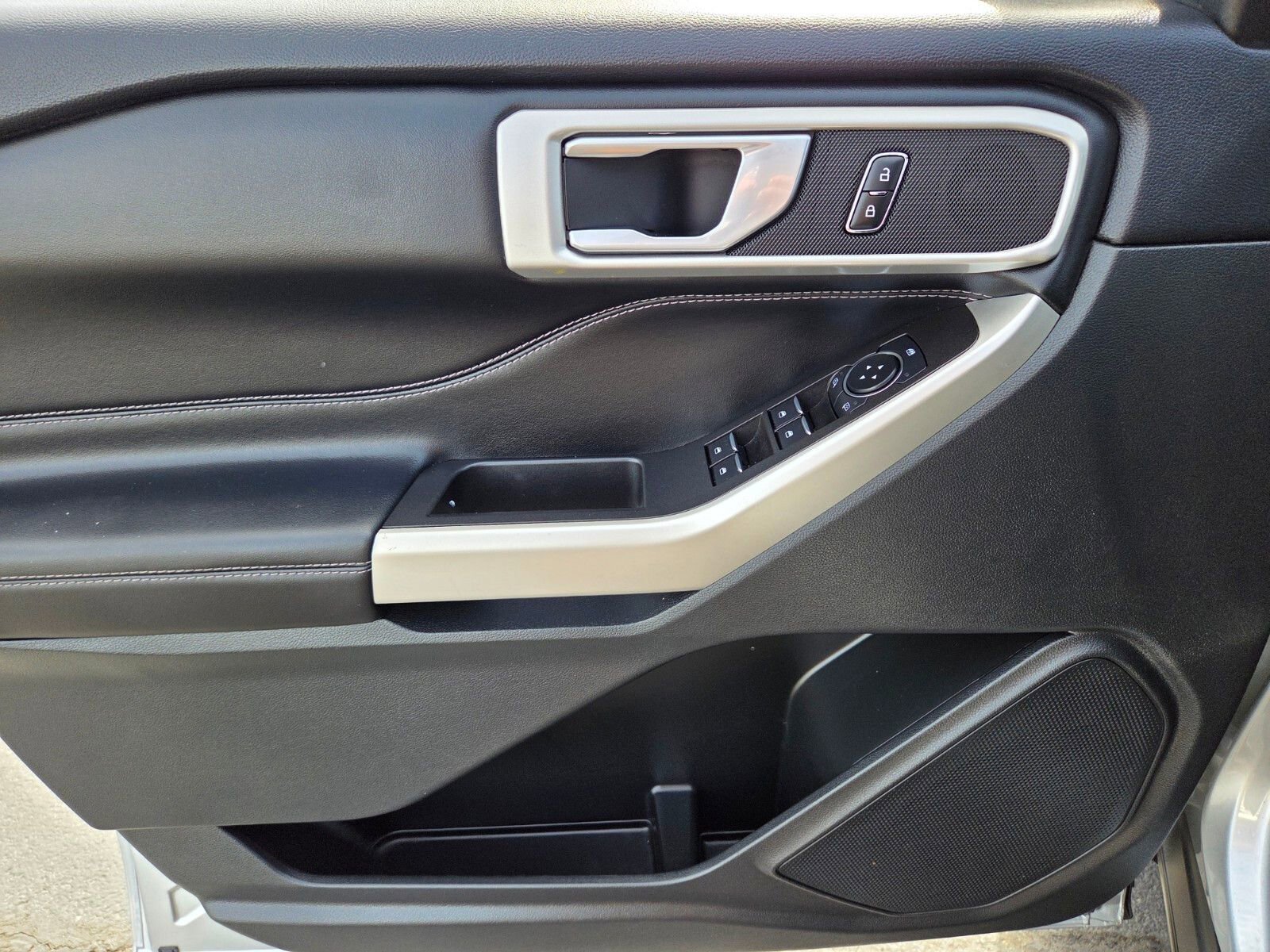 Certified 2023 Ford Explorer XLT RWD image 18