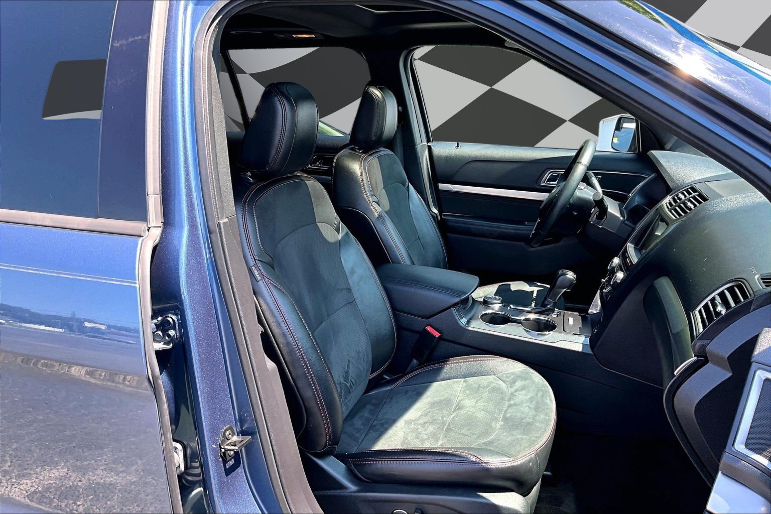 Certified 2018 Ford Explorer XLT w/ Equipment Group 202A AWD/4WD image 7