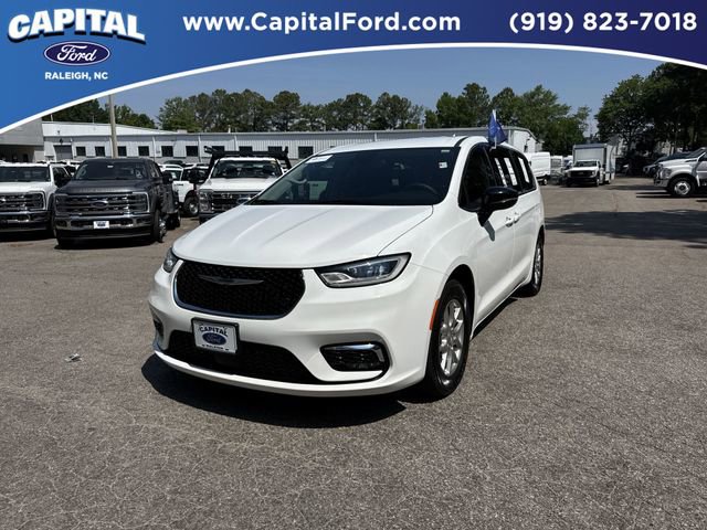 Used 2024 Chrysler Pacifica Touring-L