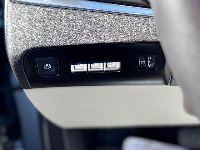 Used 2023 Buick Enclave Avenir w/ Avenir Technology Package image 21