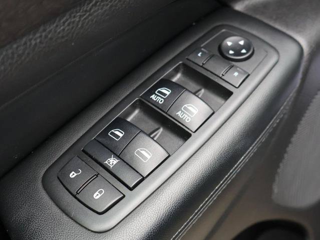 Used 2018 Jeep Grand Cherokee Altitude AWD/4WD image 12