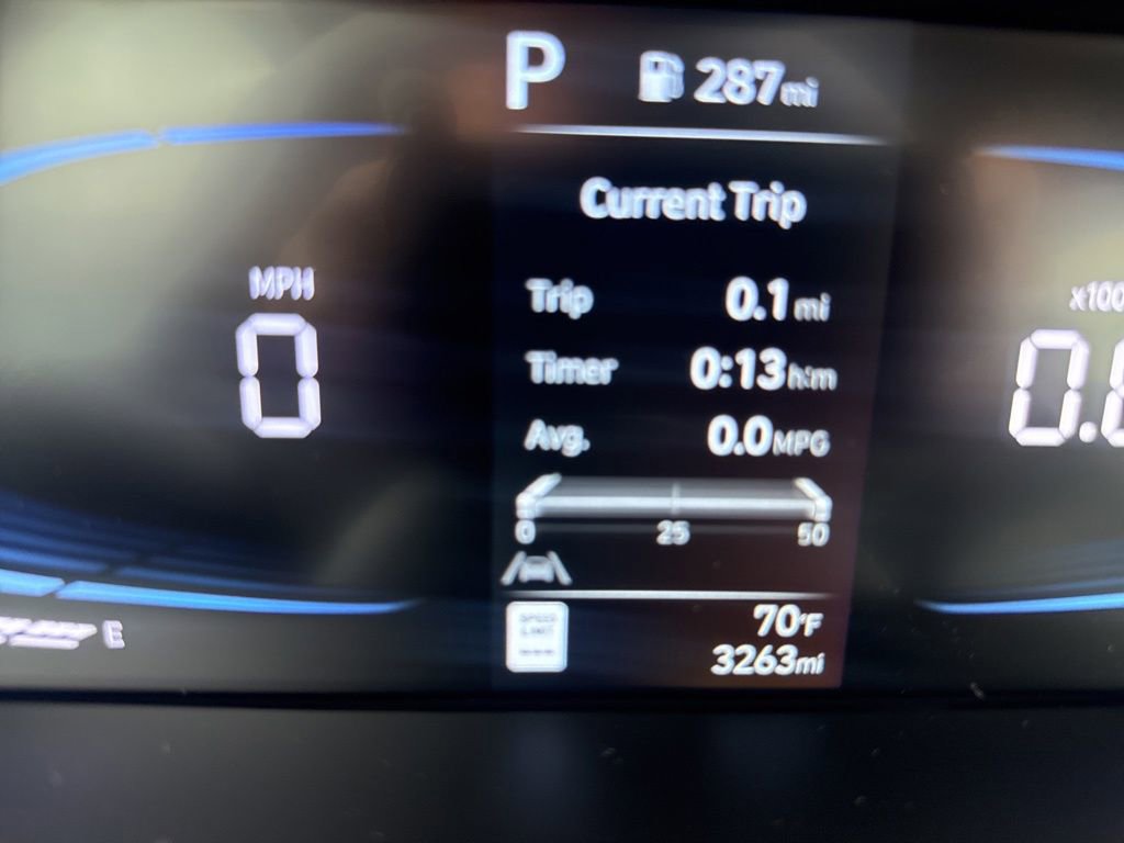 Used 2025 Hyundai Elantra Sport image 32