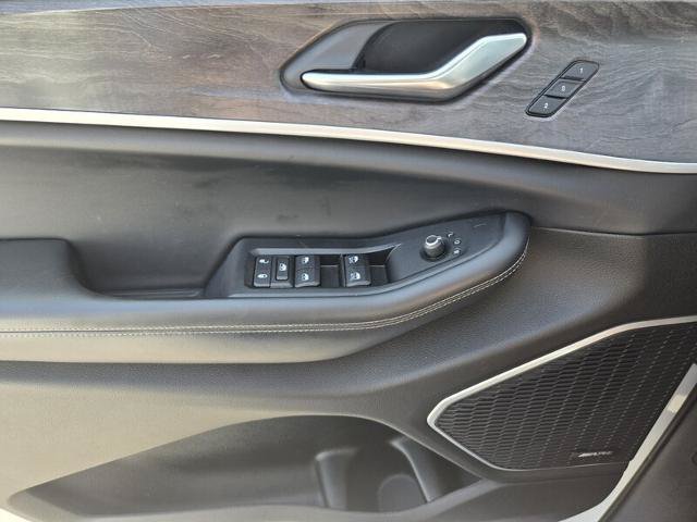 Used 2022 Jeep Grand Cherokee L Limited AWD/4WD image 32