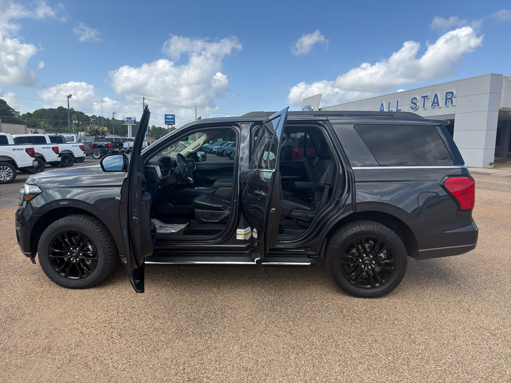 Certified 2022 Ford Expedition XLT RWD image 20