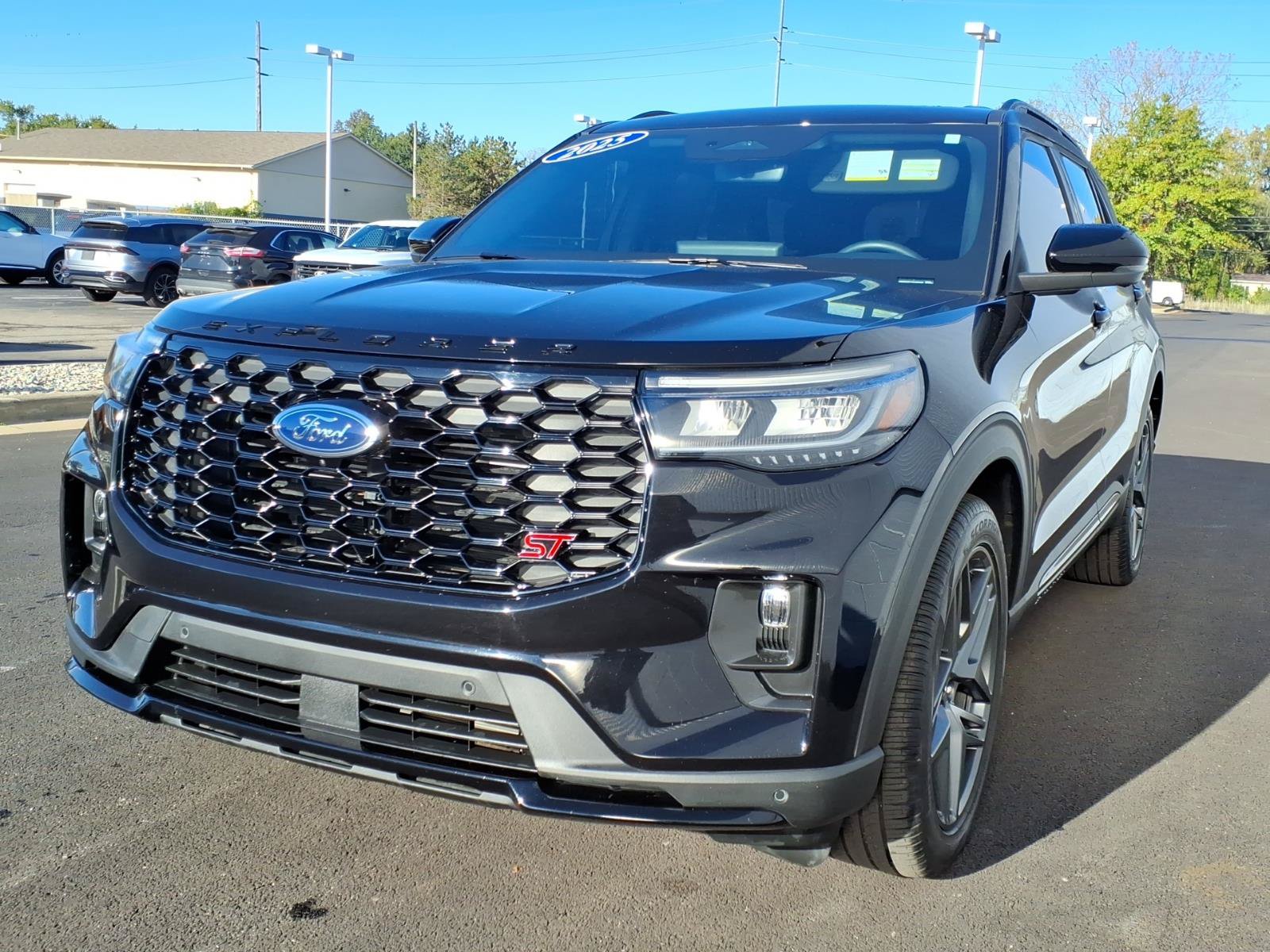 Certified 2025 Ford Explorer ST AWD/4WD image 3