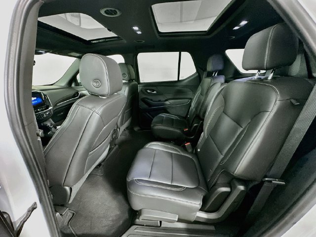 Used 2023 Chevrolet Traverse LT w/ LT Premium Package AWD/4WD image 32