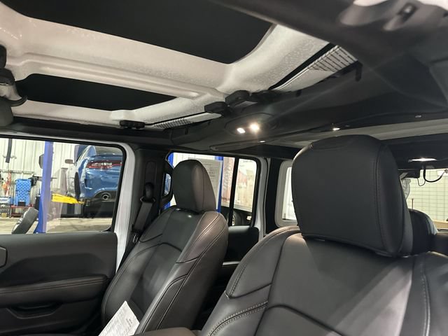 Used 2025 Jeep Wrangler Unlimited Sahara AWD/4WD image 20