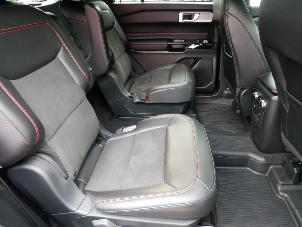 Certified 2023 Ford Explorer ST-Line AWD/4WD image 10
