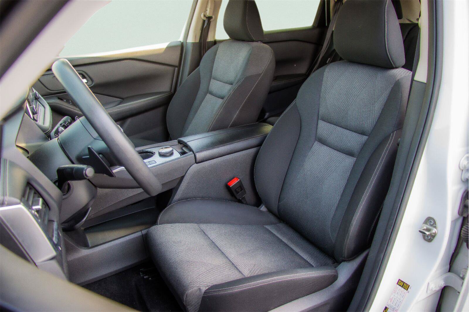 Used 2024 Nissan Rogue SV AWD/4WD image 7