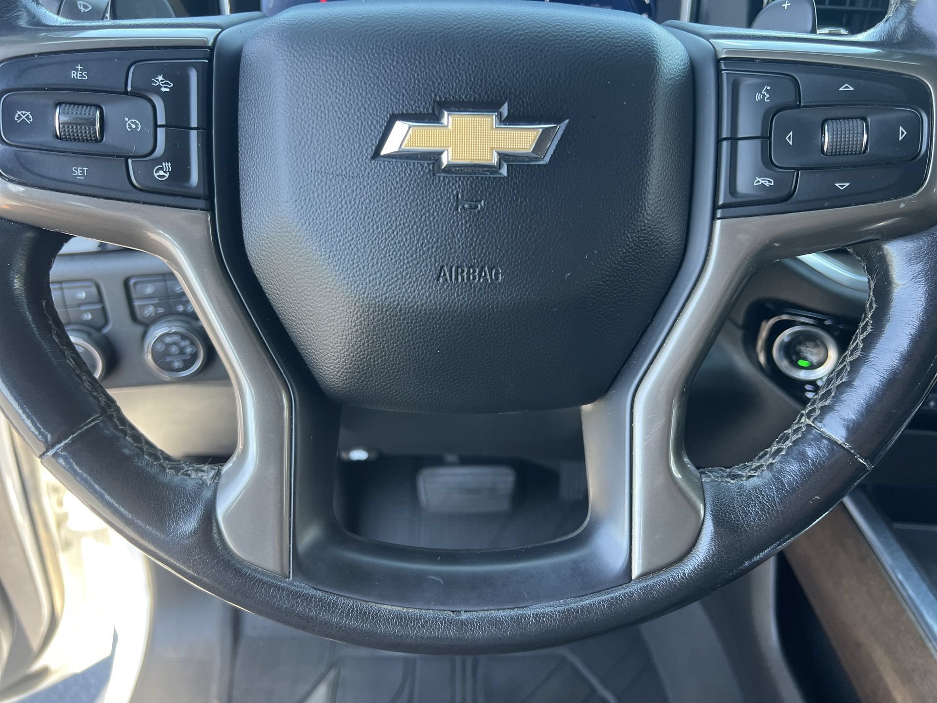 Used 2022 Chevrolet Silverado 1500 High Country w/ High Country Premium Package AWD/4WD image 9