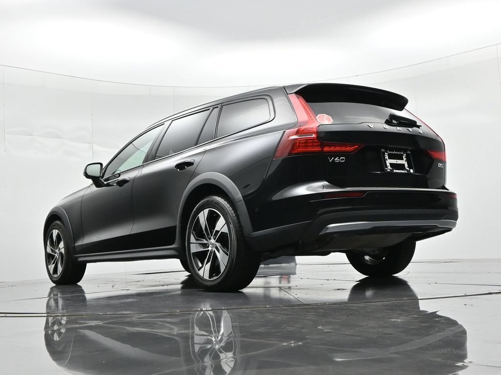 Used 2024 Volvo V60 B5 Cross Country Plus AWD/4WD image 18