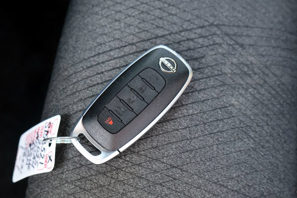 Used 2025 Nissan Rogue SV AWD/4WD image 38
