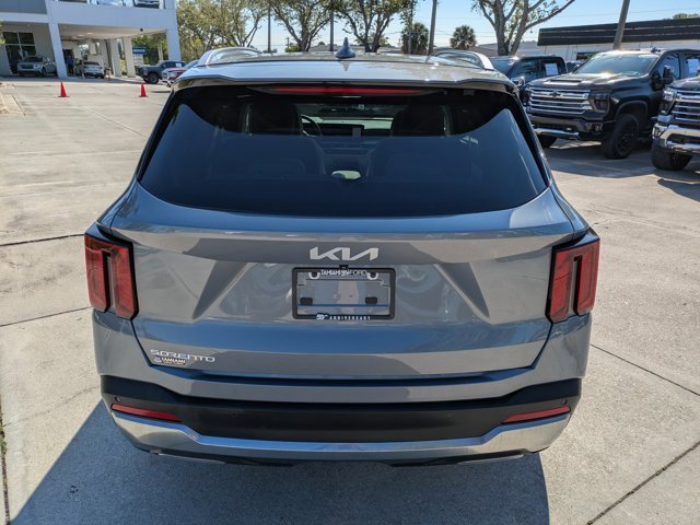 Used 2025 Kia Sorento SX image 4