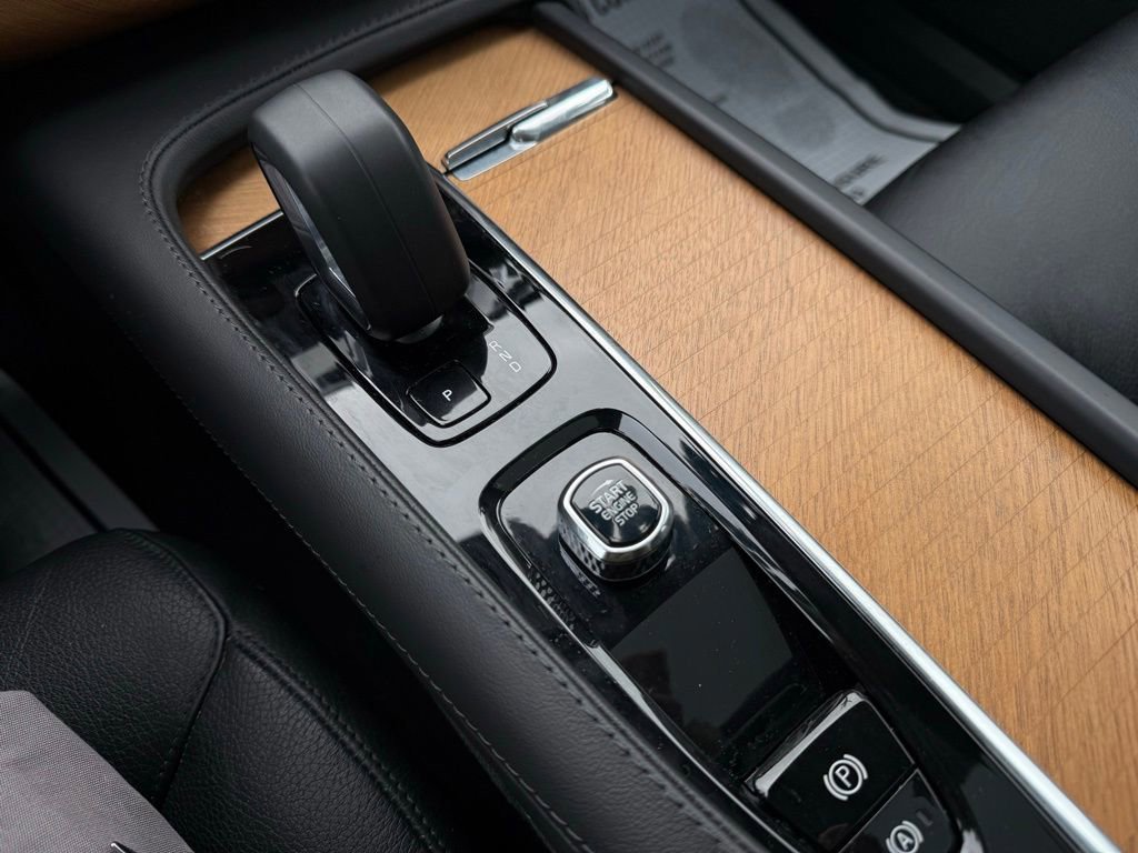 Used 2023 Volvo XC90 B6 Plus image 25