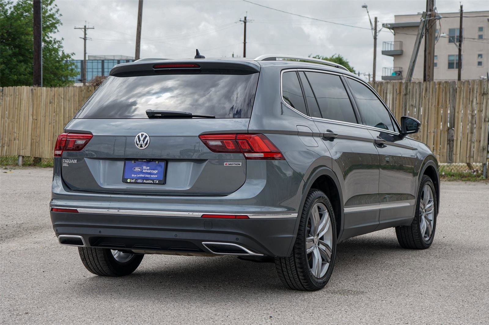 Used 2021 Volkswagen Tiguan SEL AWD/4WD image 3