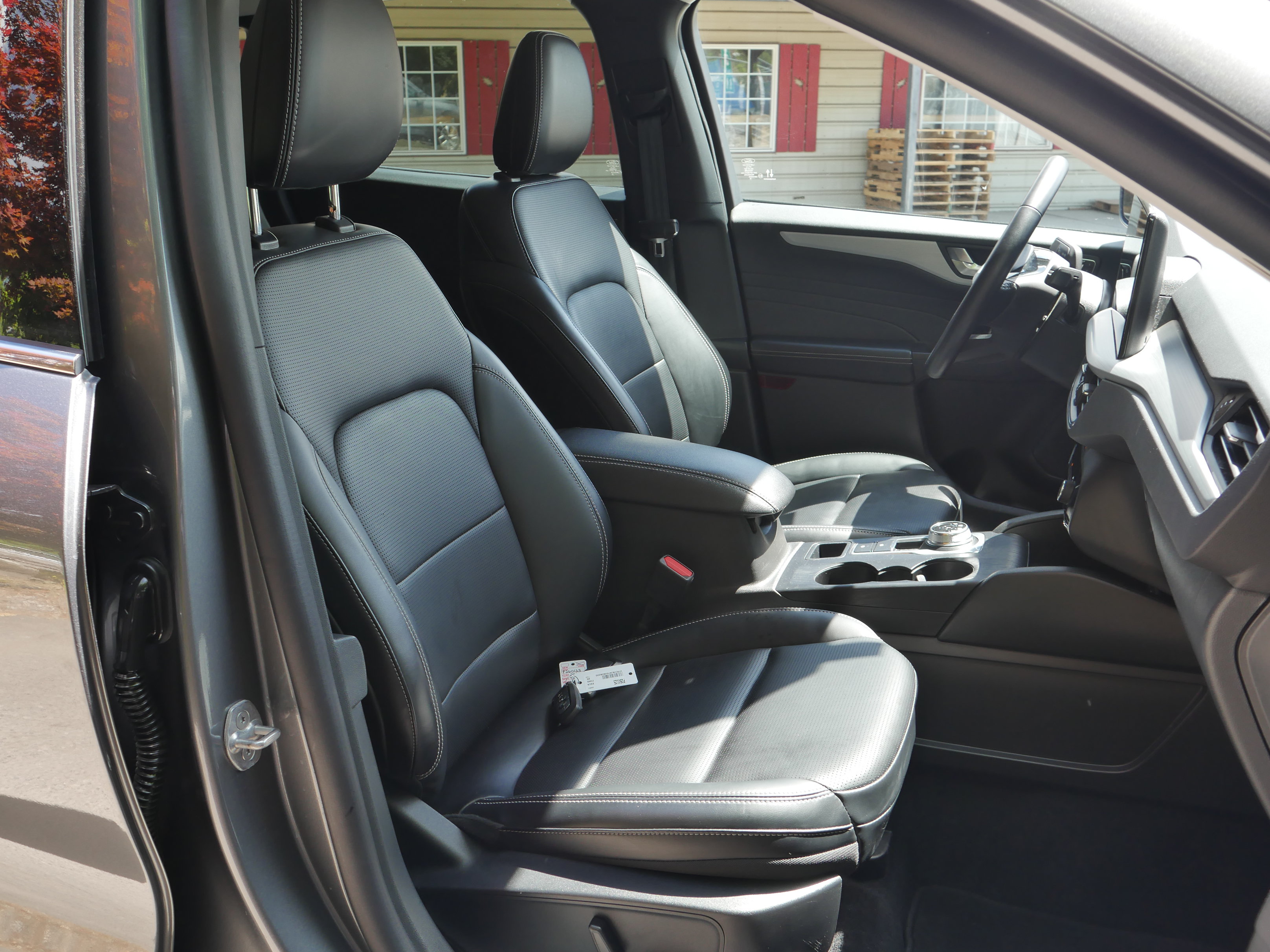 Certified 2025 Ford Escape Platinum AWD/4WD image 24