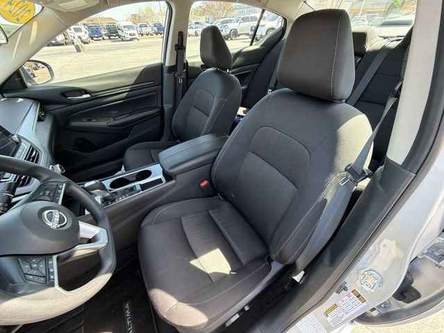Used 2024 Nissan Altima 2.5 SV image 11