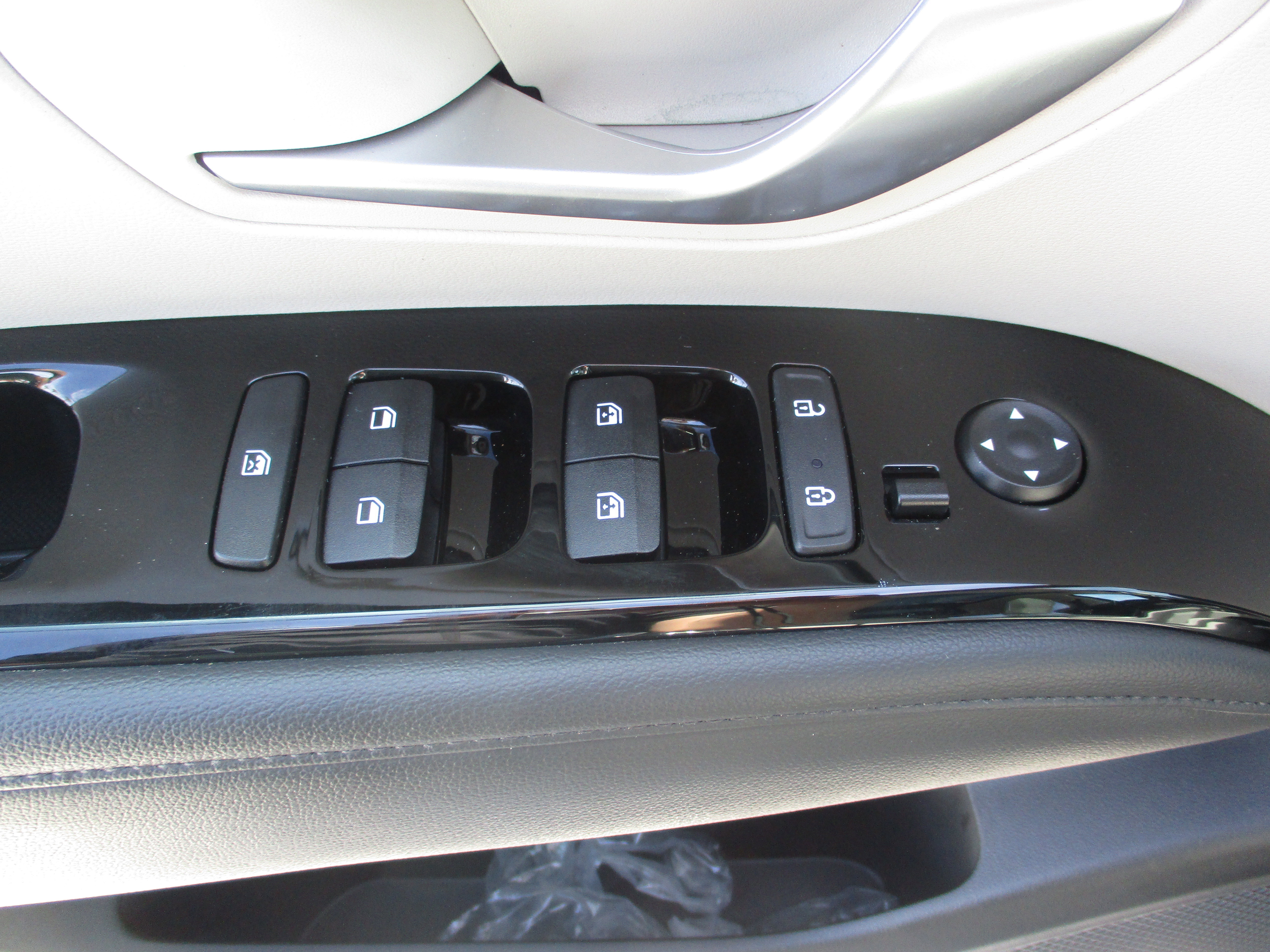 Used 2022 Hyundai Tucson Limited w/ Cargo Package FWD image 16