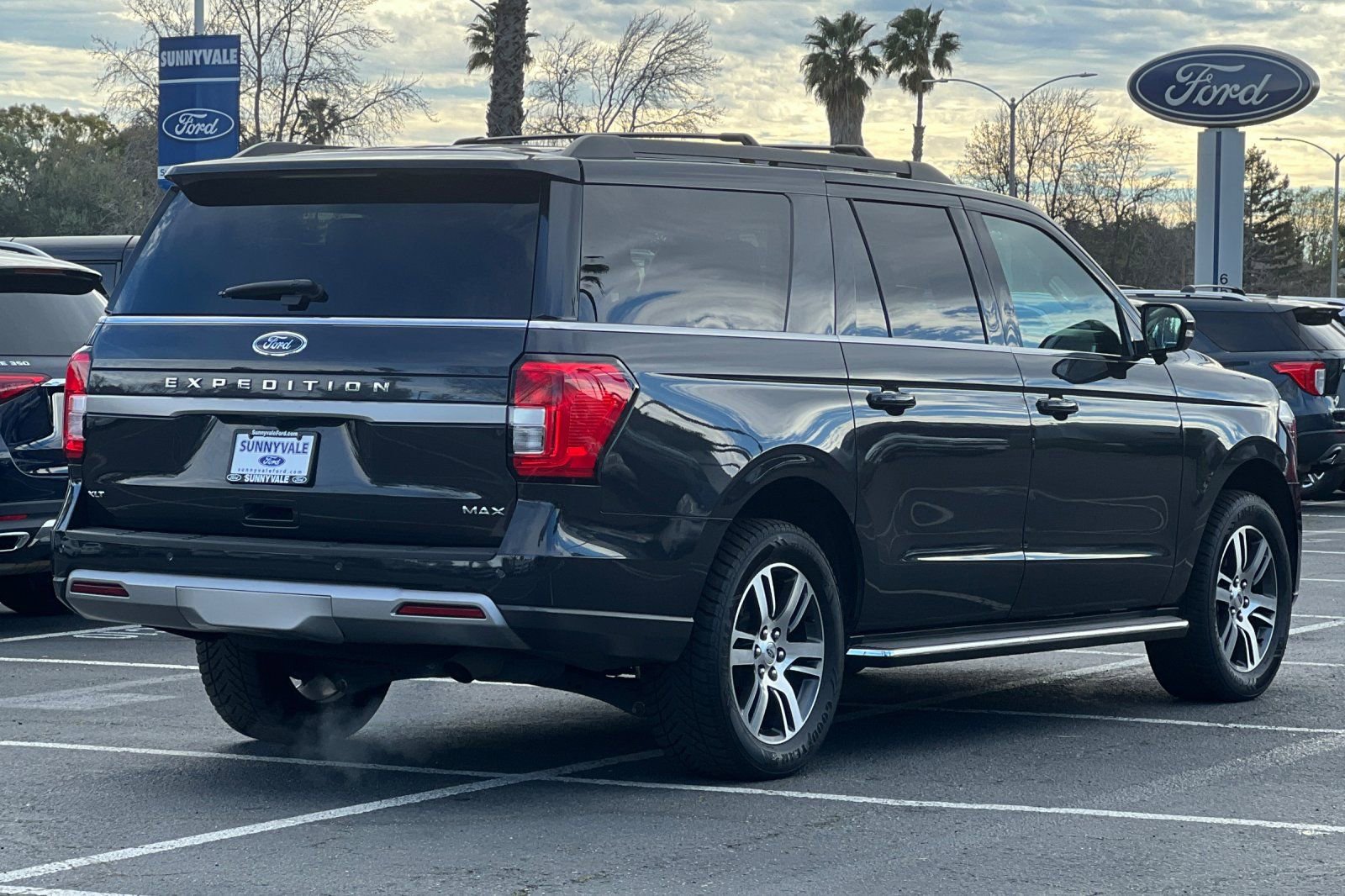 Certified 2023 Ford Expedition Max XLT image 4