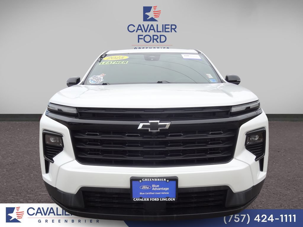 Used 2025 Chevrolet Traverse LT w/ Midnight/Sport Edition AWD/4WD image 5