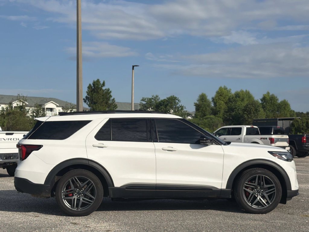 Certified 2025 Ford Explorer ST AWD/4WD image 3