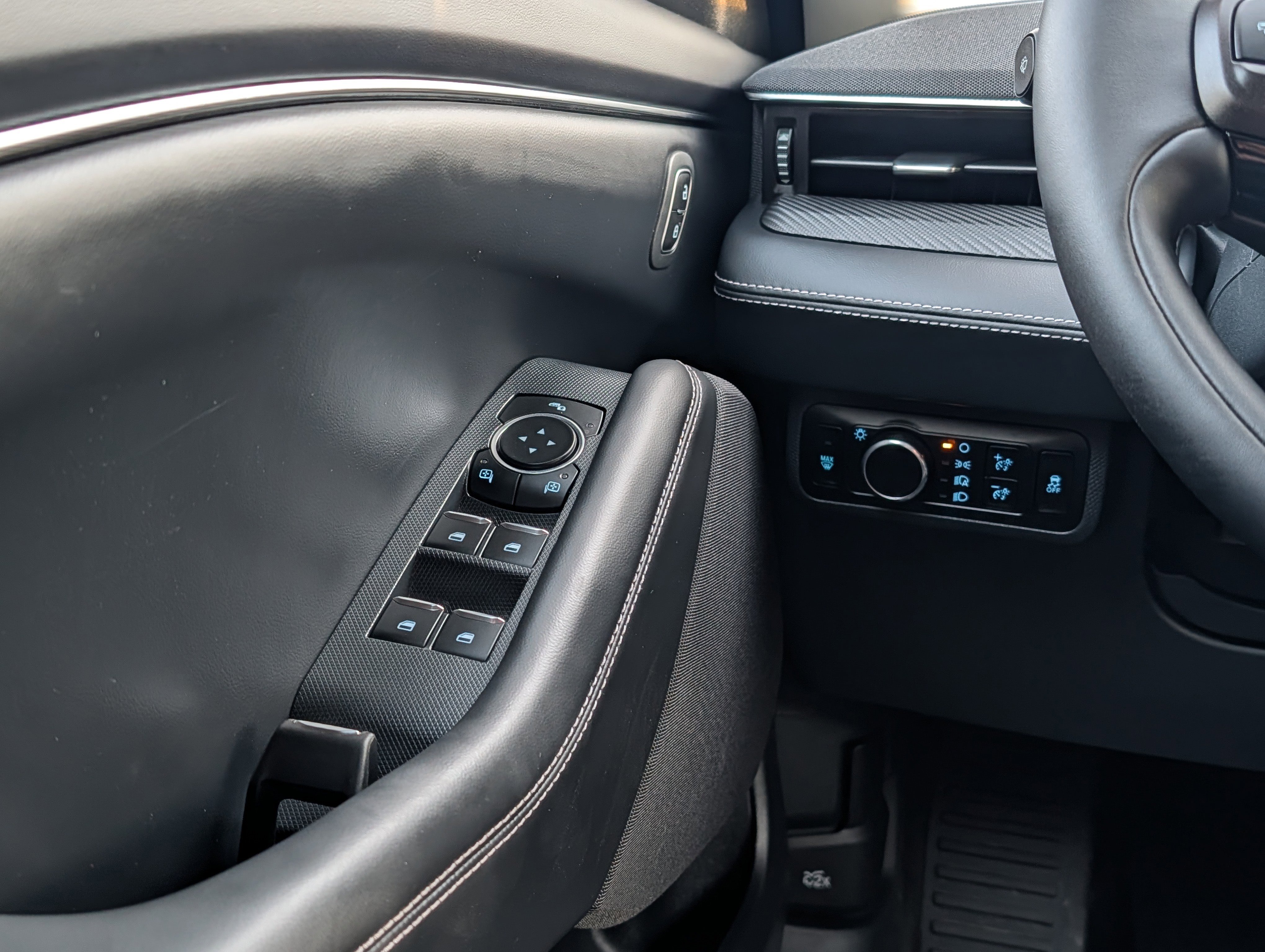 Certified 2025 Ford Mustang Mach-E Select RWD image 21